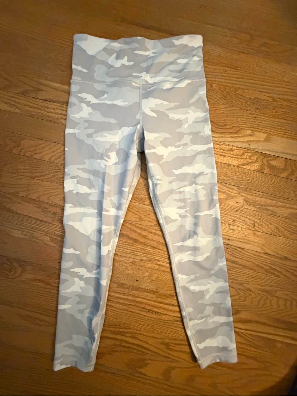 Athleta Elation 7/8 Camo tight - S